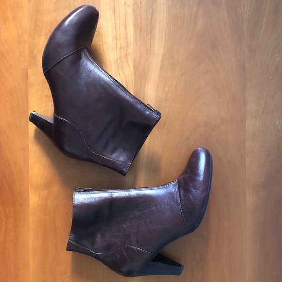 Indigo by Clarks 2.5” Stacked Heel Zip Front 👢 - Picture 1 of 7